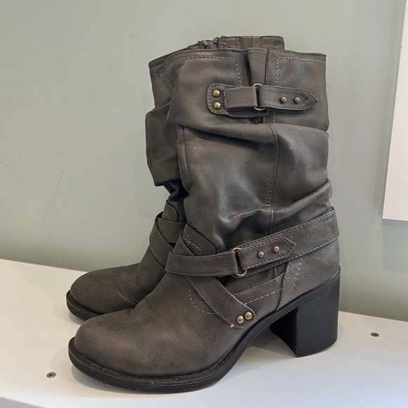 Shoes - Woman’s size 8 high heel boots with zipper.